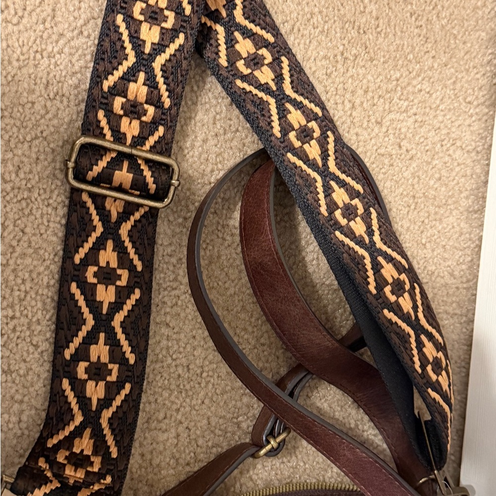 Olivia & Kate Vegan Leather Crossbody Bag - Picture 8 of 13